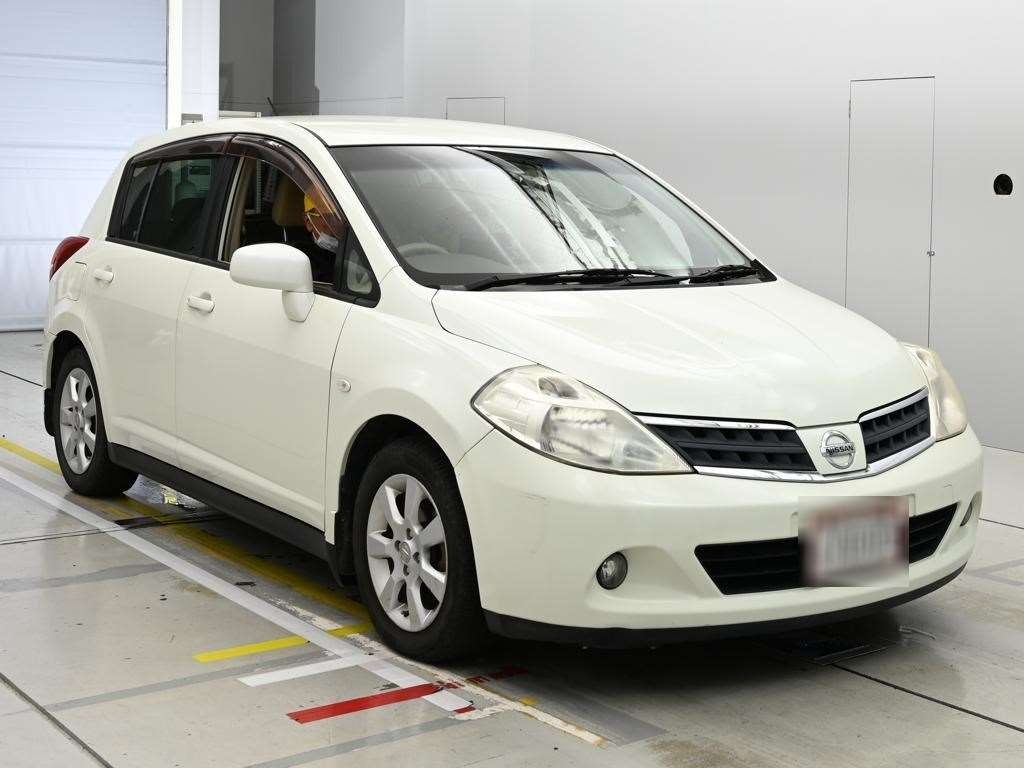 NISSAN TIIDA