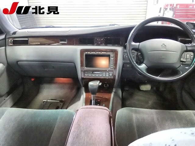 TOYOTA CROWN MAJESTA