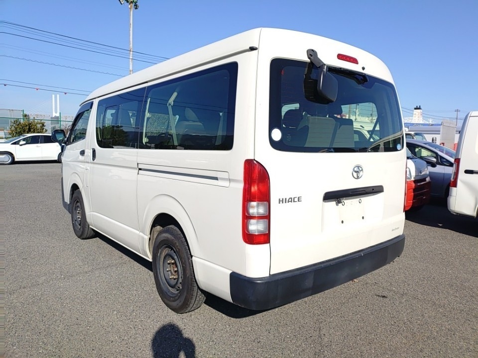 TOYOTA HIACE