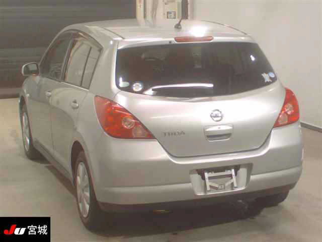NISSAN TIIDA