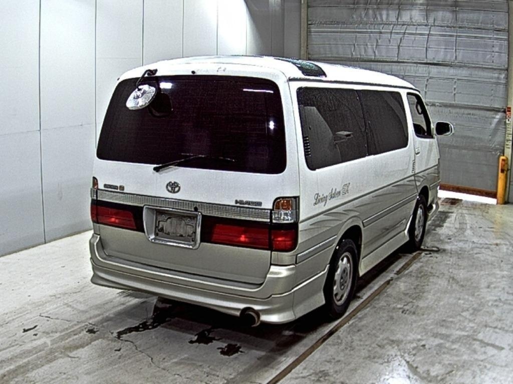 TOYOTA HIACE