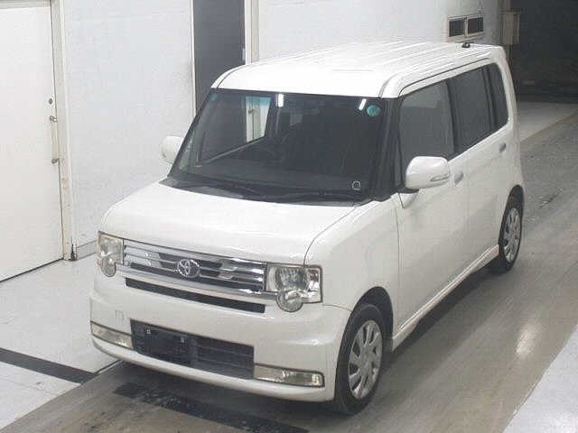TOYOTA PIXIS SPACE