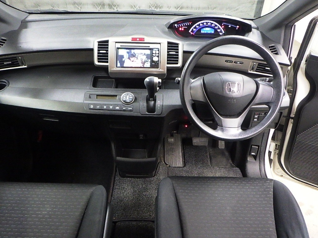 HONDA FREED SPIKE