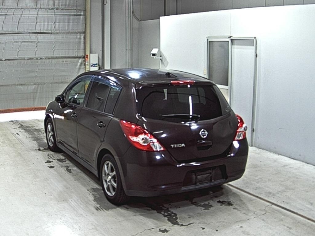 NISSAN TIIDA