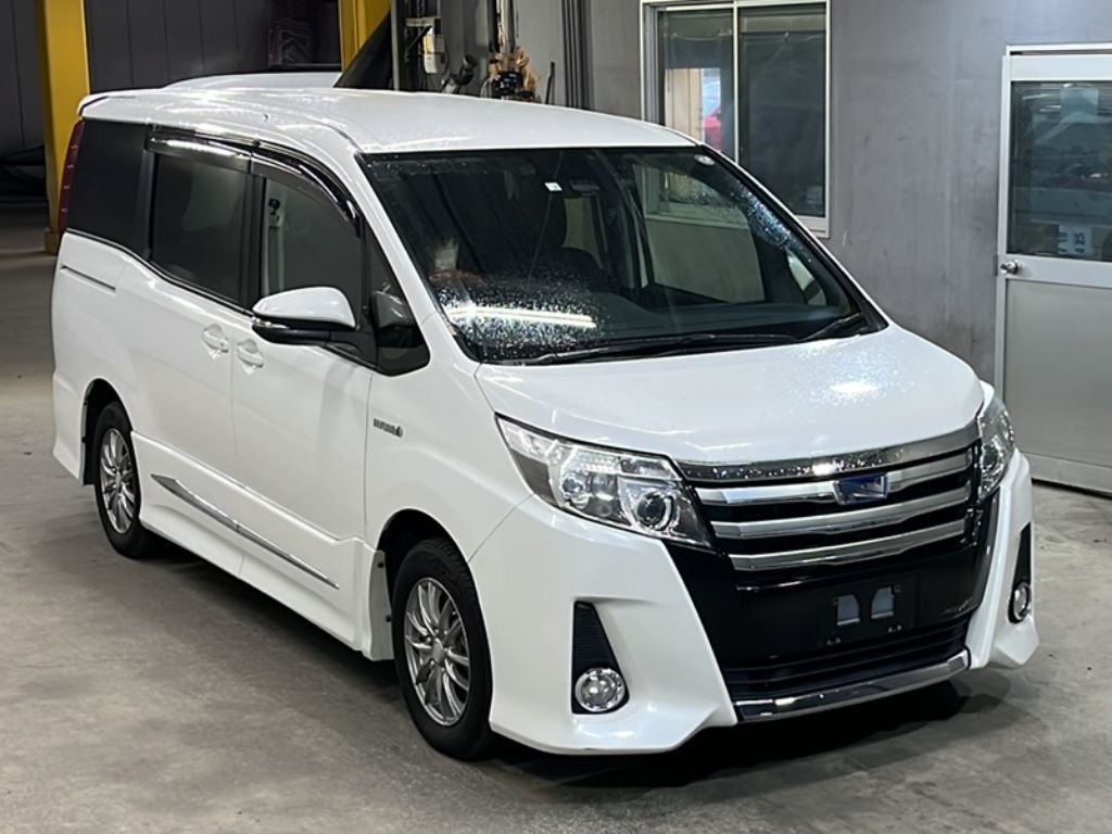 TOYOTA NOAH