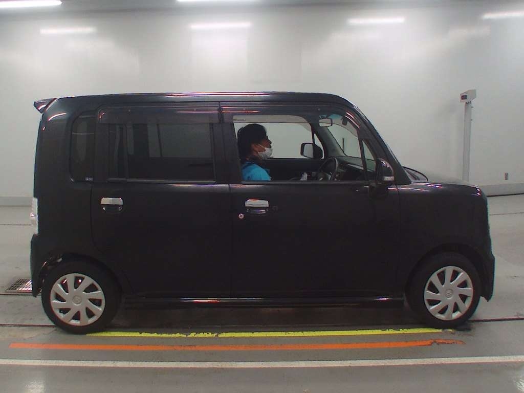 TOYOTA PIXIS SPACE