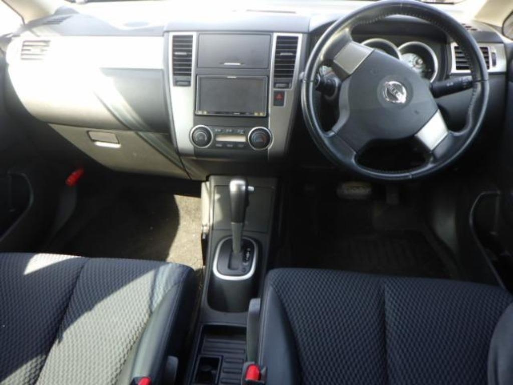 NISSAN TIIDA