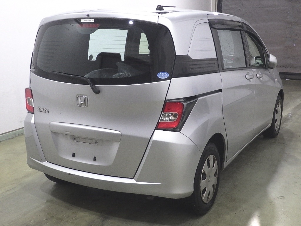 HONDA FREED SPIKE