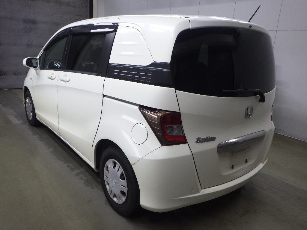 HONDA FREED SPIKE