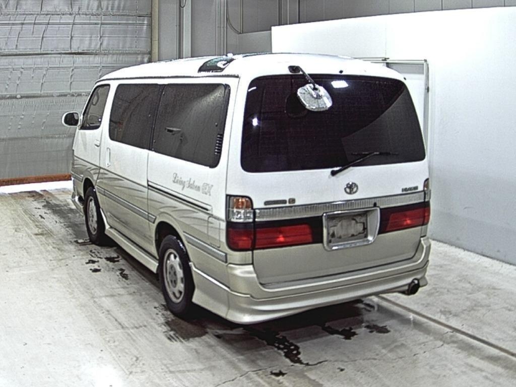 TOYOTA HIACE