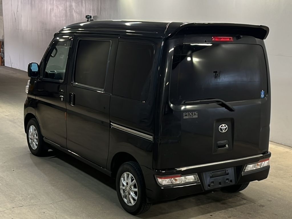 TOYOTA PIXIS VAN