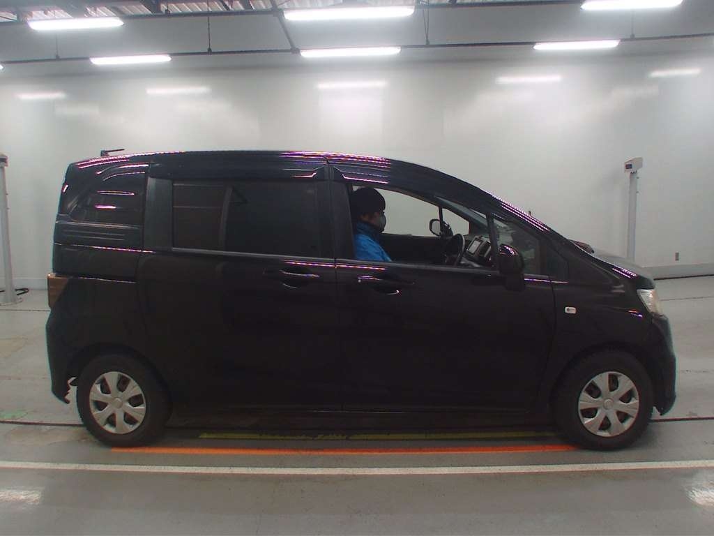 HONDA FREED SPIKE