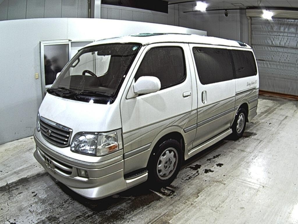 TOYOTA HIACE
