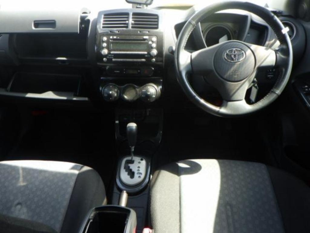 TOYOTA IST