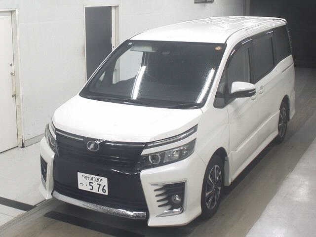 TOYOTA VOXY