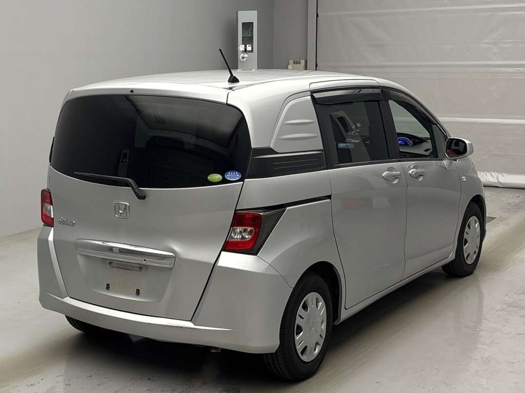 HONDA FREED SPIKE