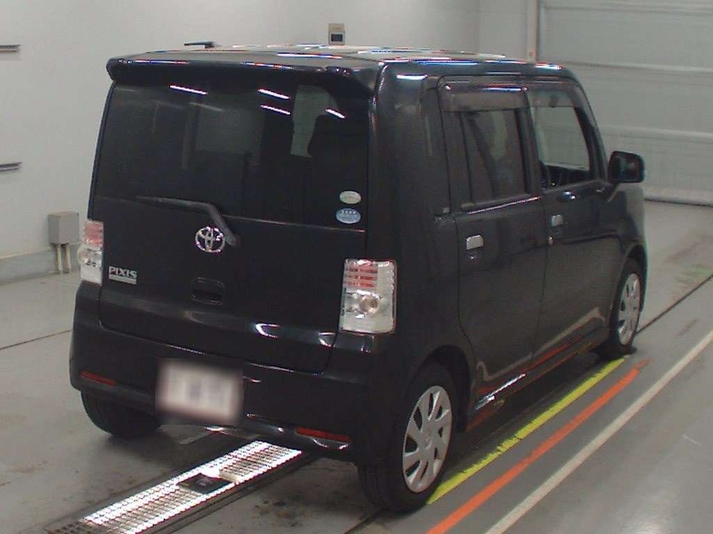 TOYOTA PIXIS SPACE