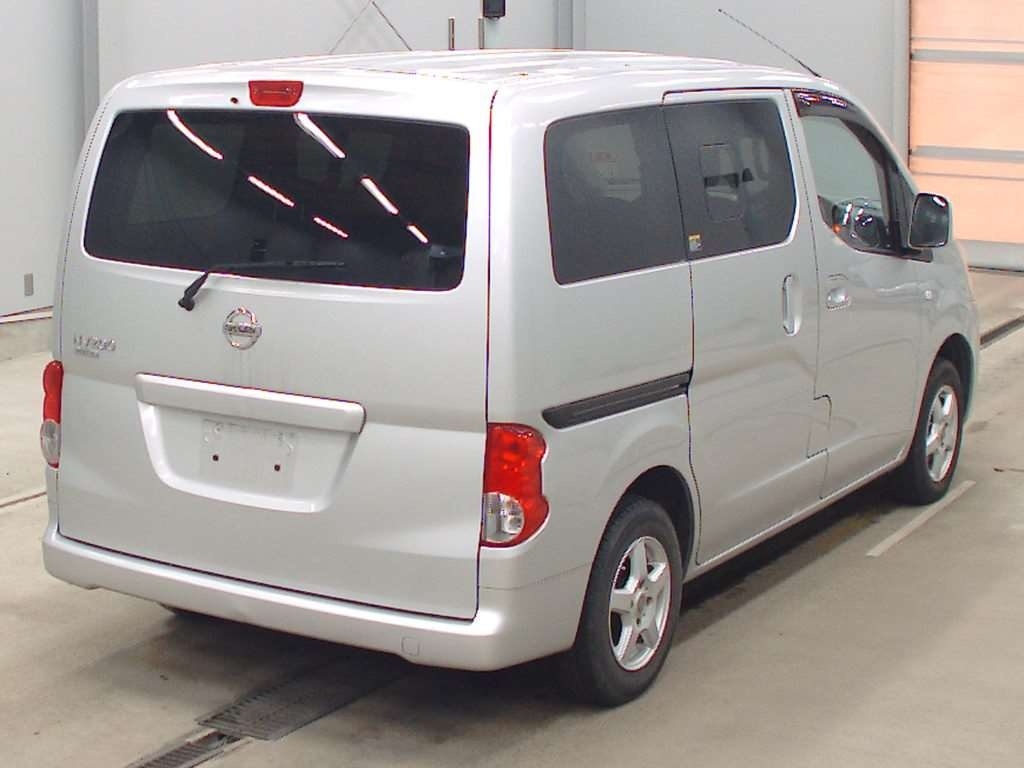NISSAN NV200