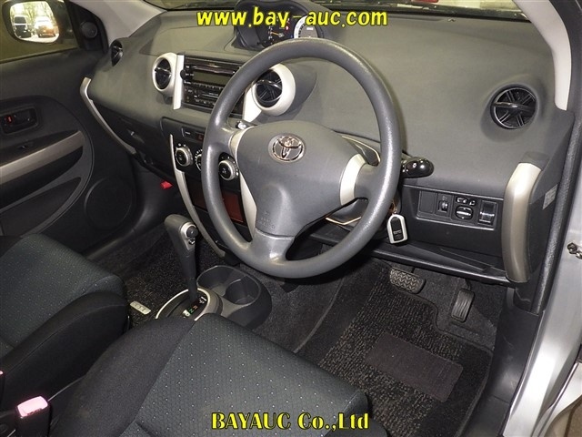 TOYOTA IST