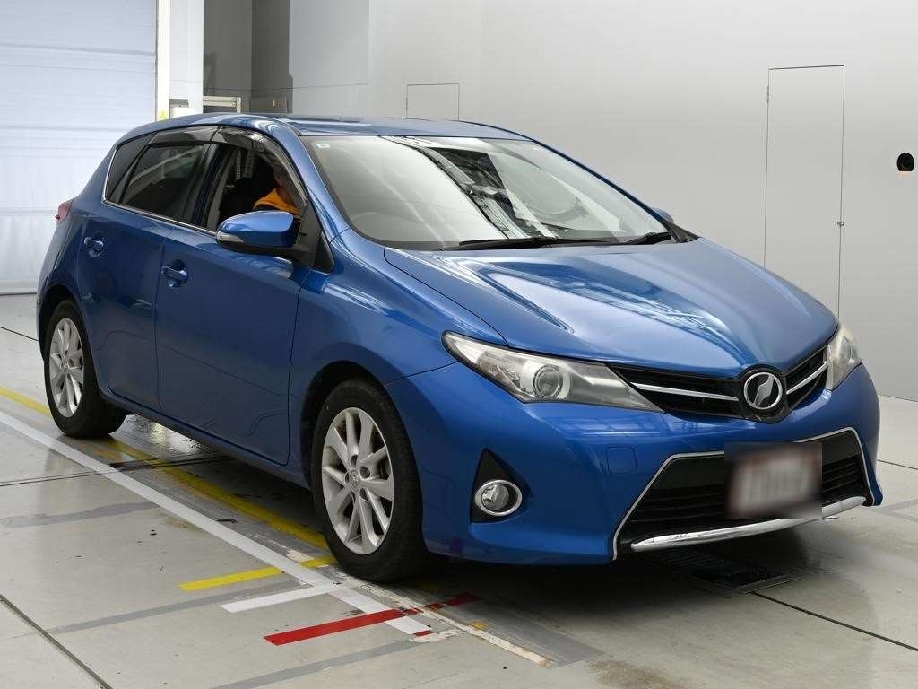 TOYOTA AURIS