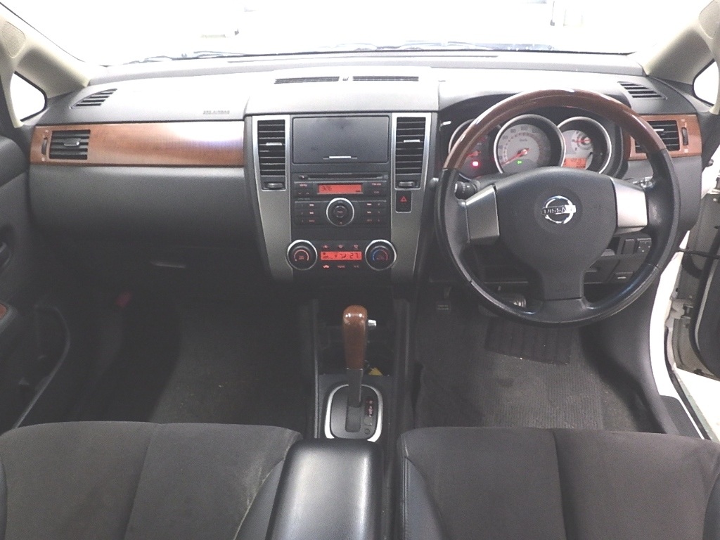 NISSAN TIIDA LATIO