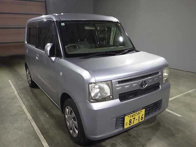 TOYOTA PIXIS SPACE