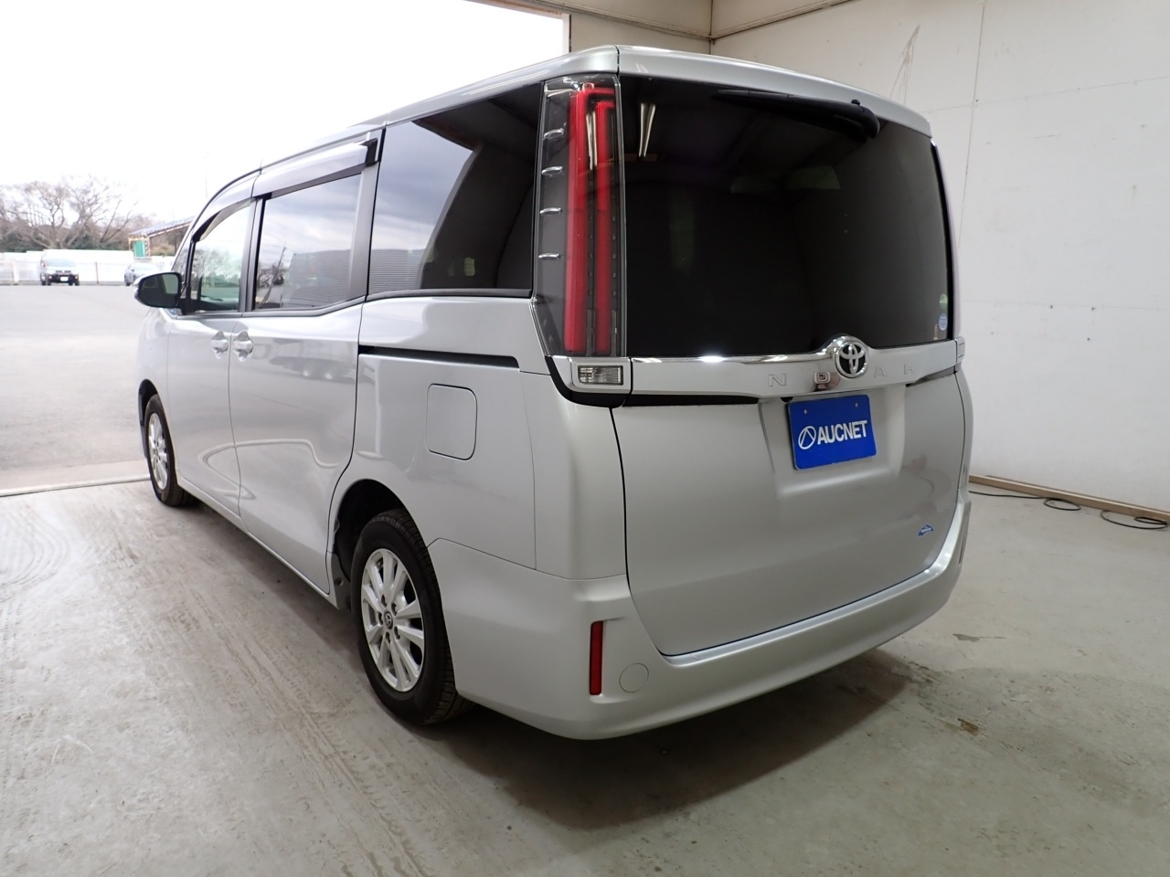 TOYOTA NOAH