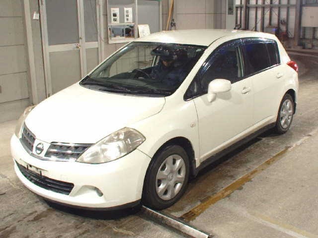 NISSAN TIIDA