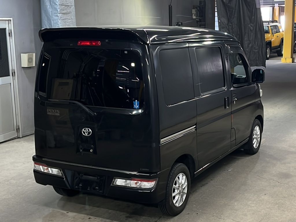 TOYOTA PIXIS VAN