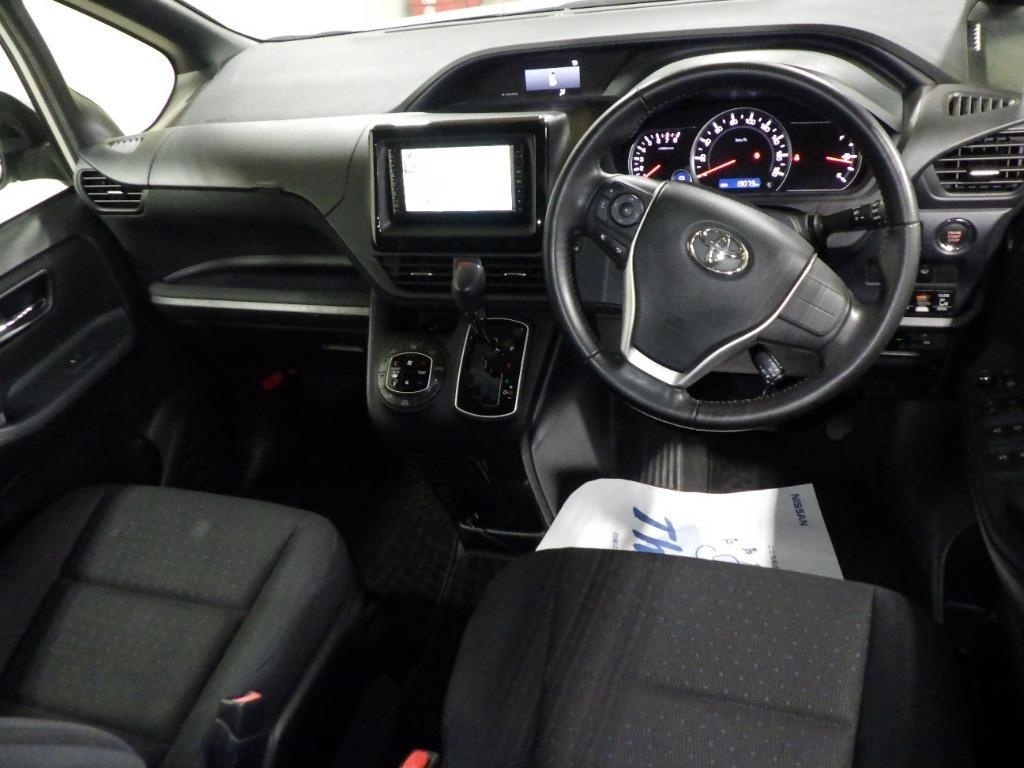 TOYOTA NOAH