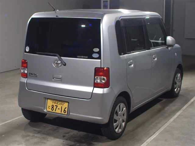 TOYOTA PIXIS SPACE