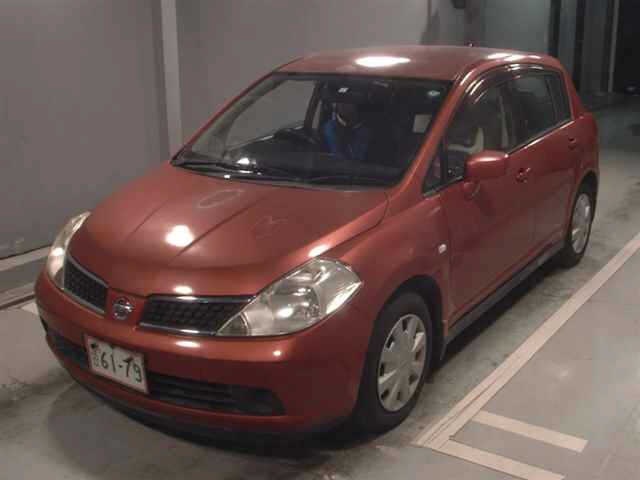NISSAN TIIDA