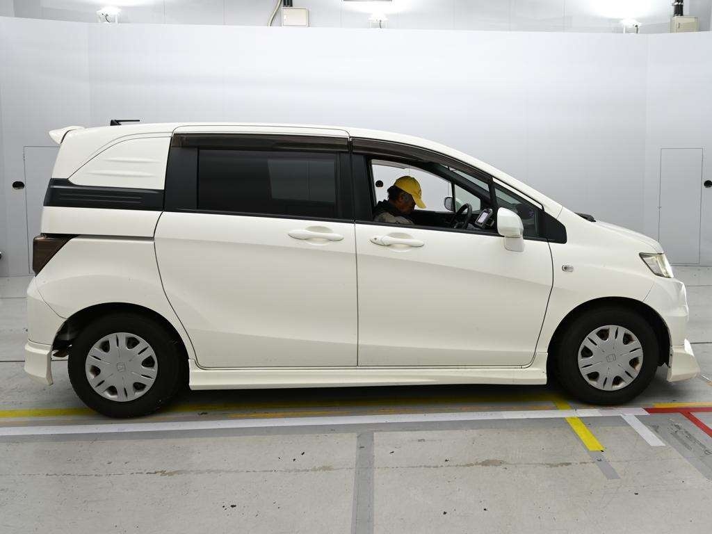 HONDA FREED SPIKE