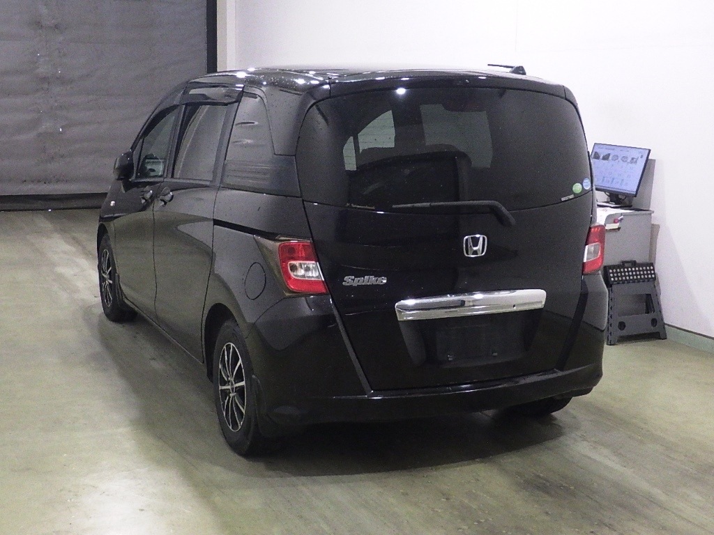 HONDA FREED SPIKE
