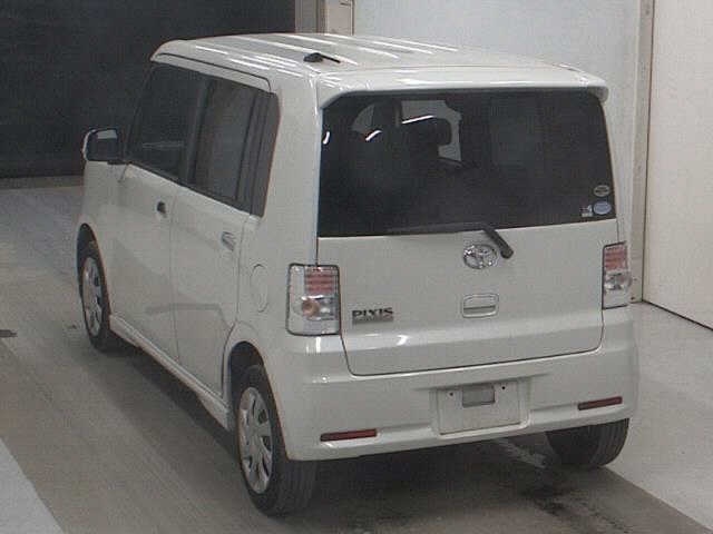 TOYOTA PIXIS SPACE