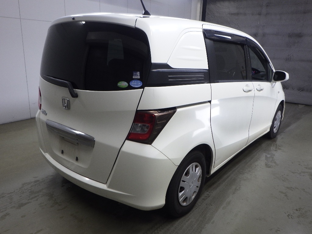HONDA FREED SPIKE