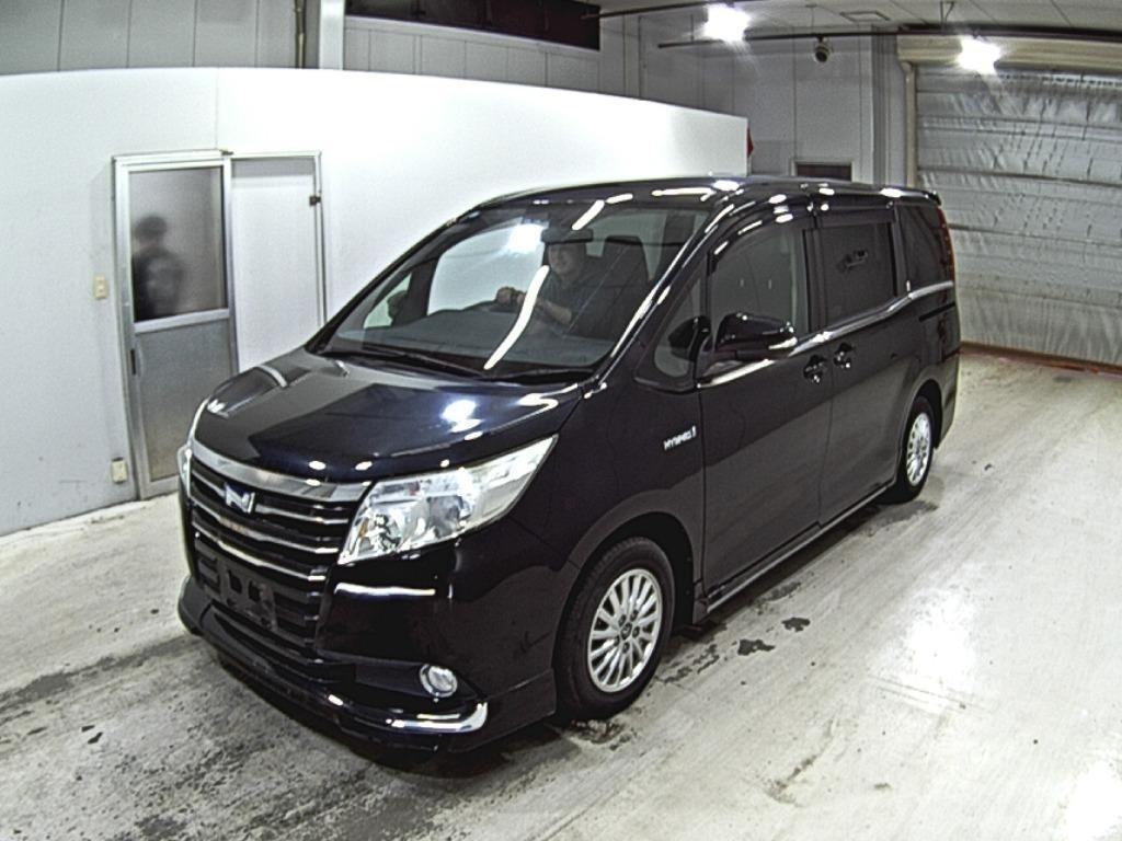 TOYOTA NOAH