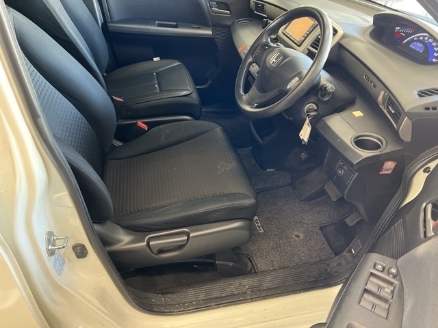 HONDA FREED SPIKE