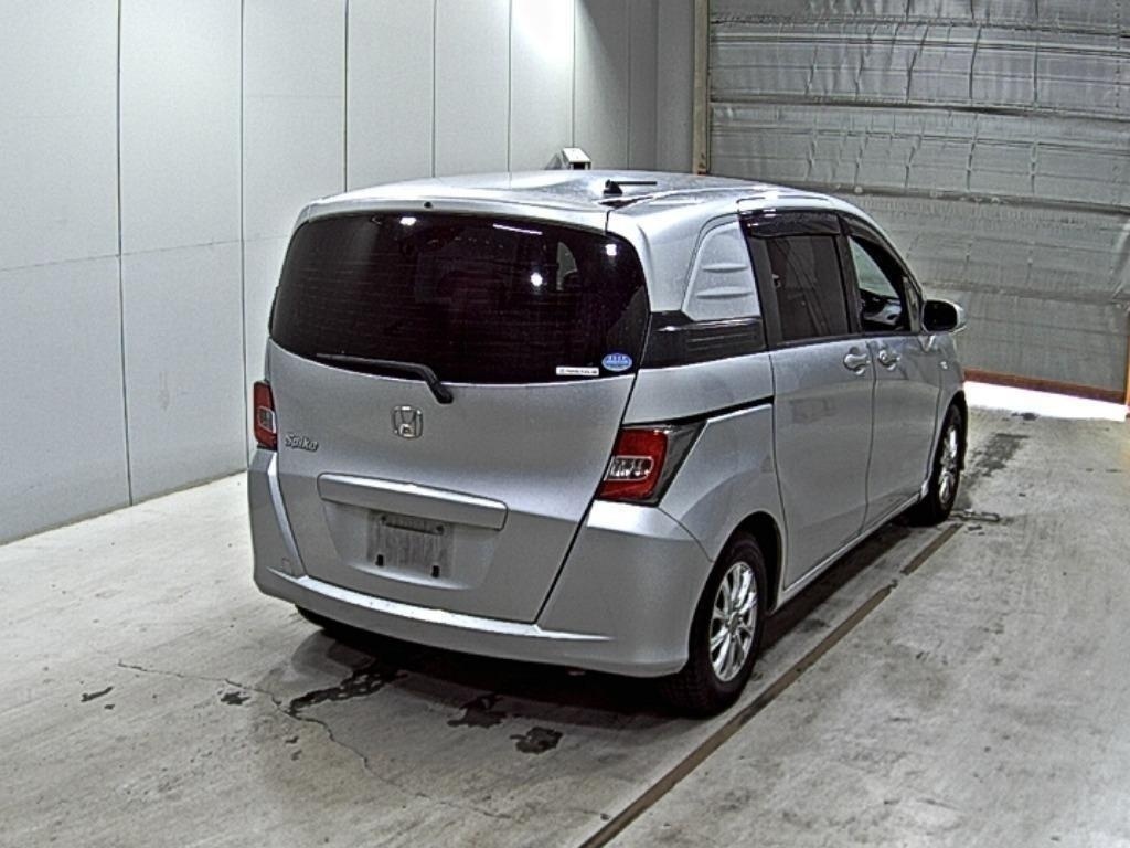 HONDA FREED SPIKE