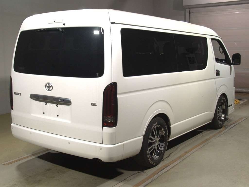 TOYOTA HIACE