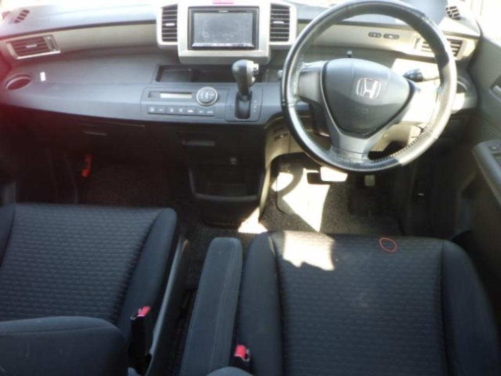 HONDA FREED SPIKE