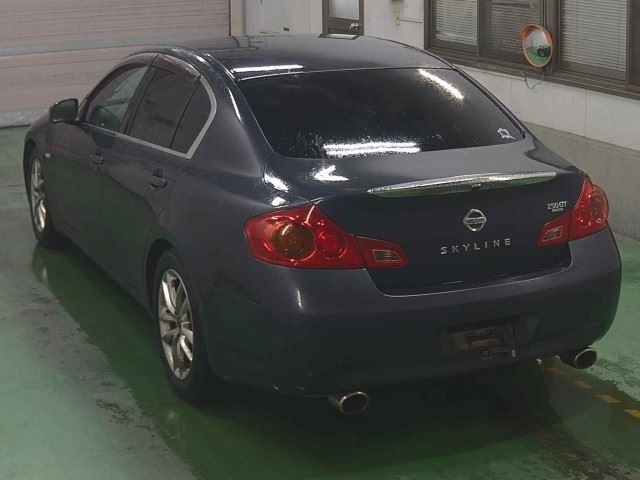NISSAN SKYLINE