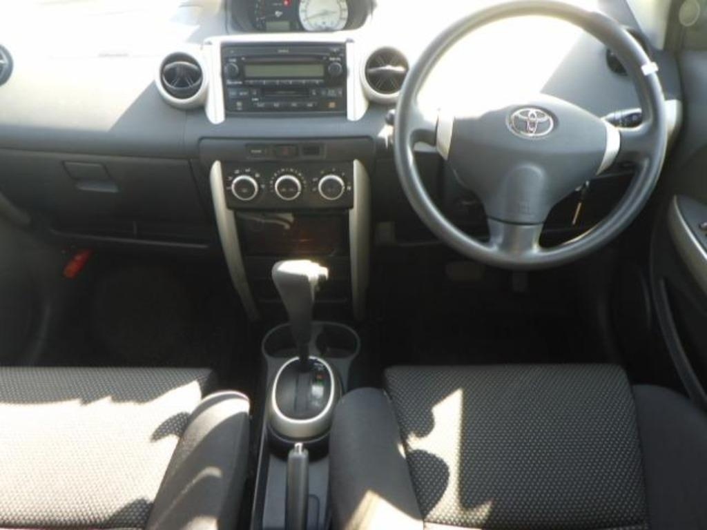 TOYOTA IST
