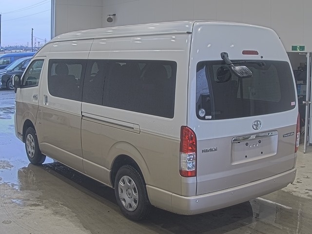 TOYOTA HIACE
