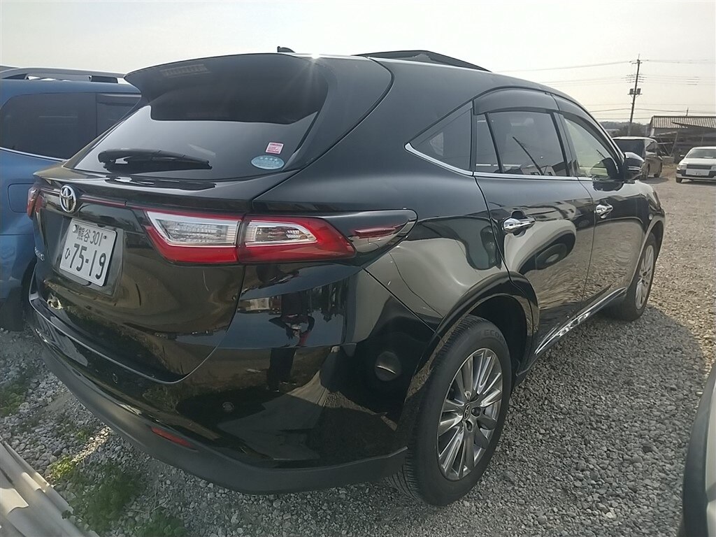 TOYOTA HARRIER