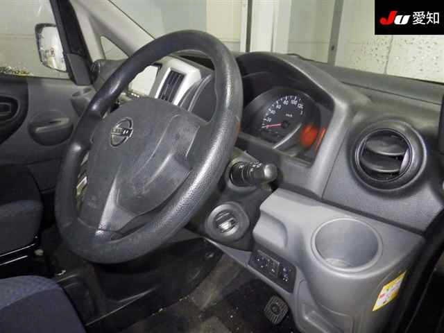 NISSAN NV200