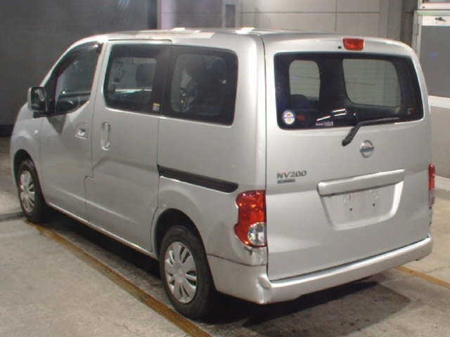 NISSAN NV200