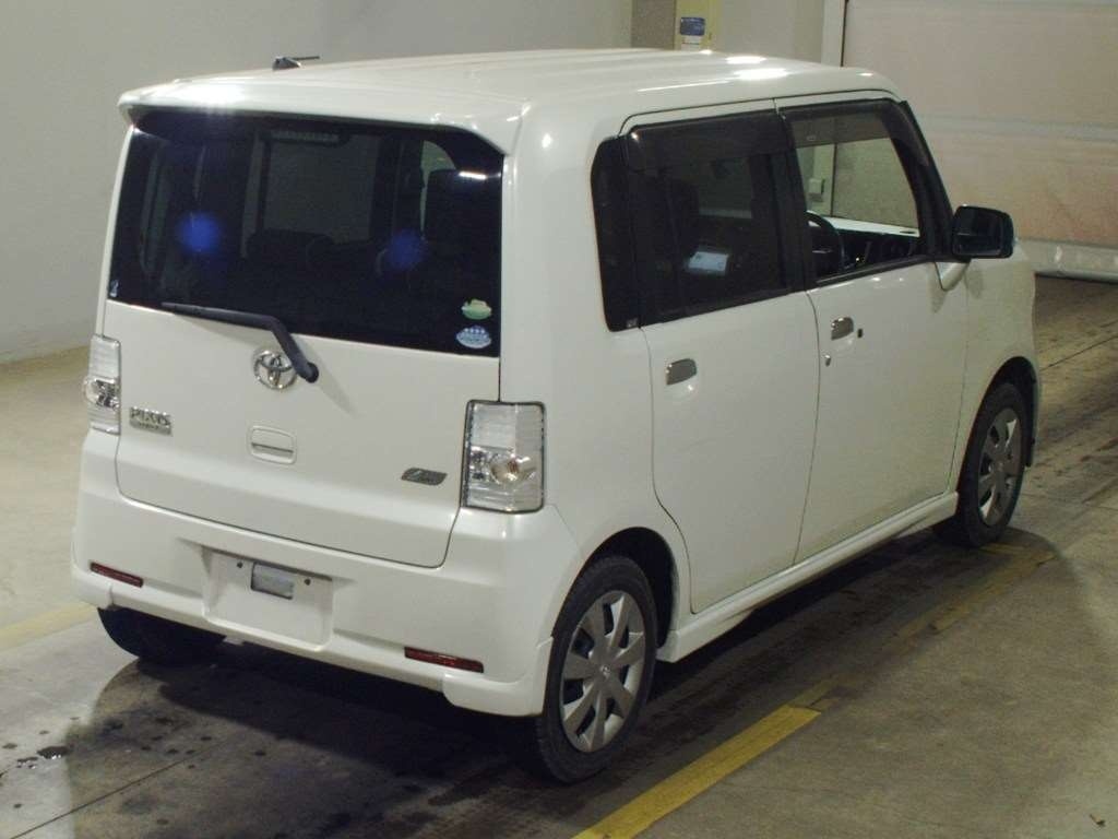 TOYOTA PIXIS SPACE