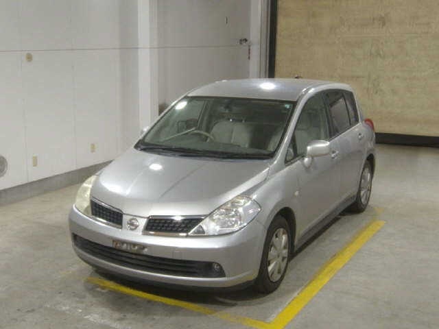 NISSAN TIIDA