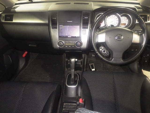 NISSAN TIIDA